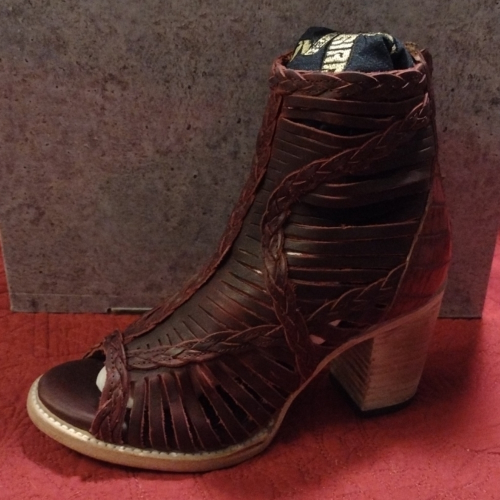 Freebird by Steven Bella Wine Sandals Size 7.0